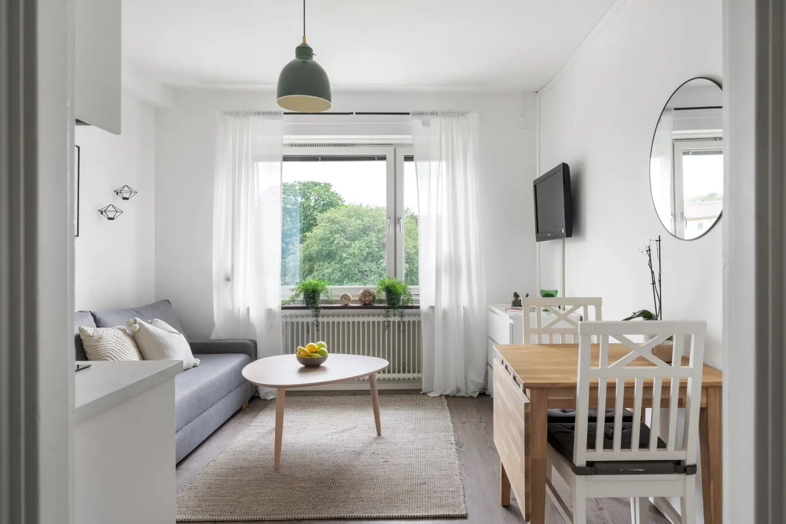 Apartment, Bäckaskiftsvägen 76, Stockholm. Photo 1 of 30