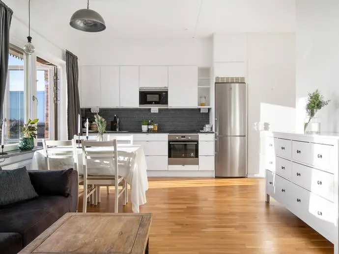 Lägenhet, Gamla Enköpingsvägen 174. Bild 1 av 20