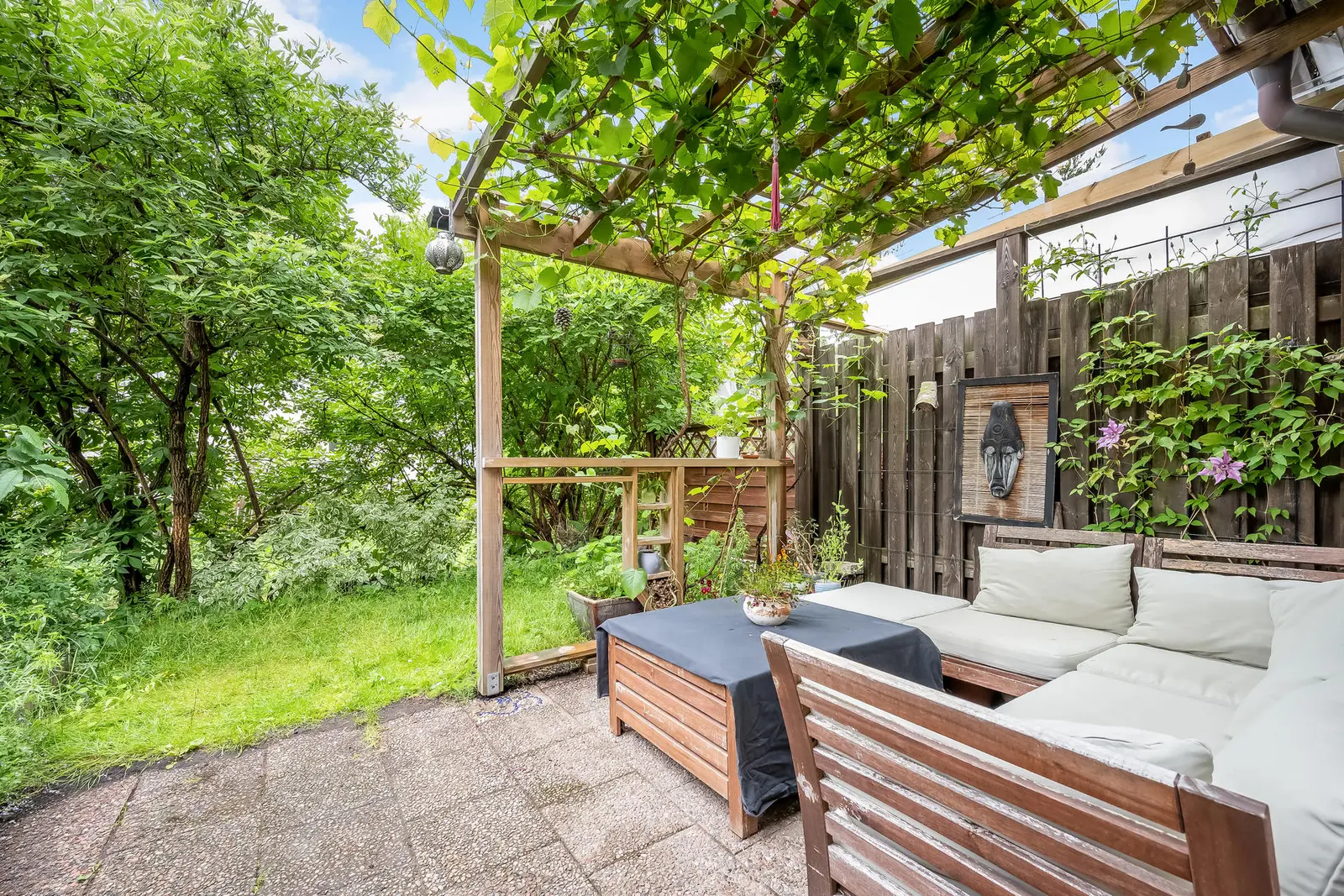Villa, Rapsodivägen 99, Huddinge. Bild 1 av 39