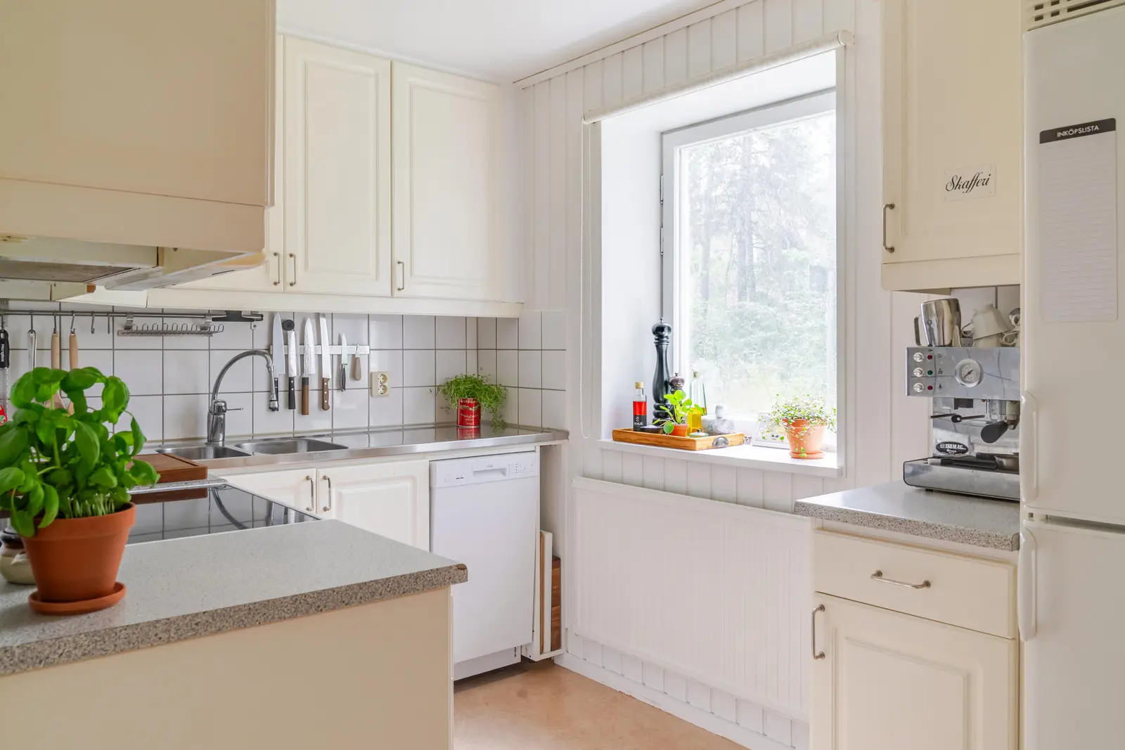 Lägenhet, Stopvägen 45, Stockholm. Bild 1 av 23
