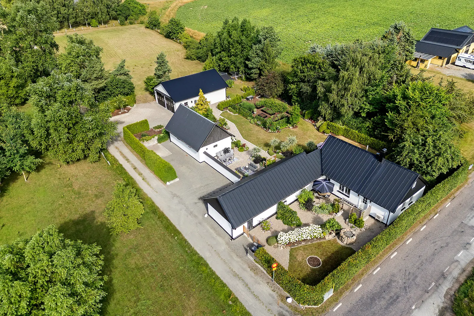 Villa, Skurup, Skurup. Bild 1 av 33