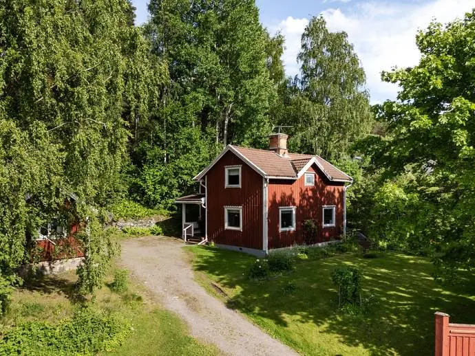 Villa, Hökviksvägen 30, Falun. Bild 1 av 20