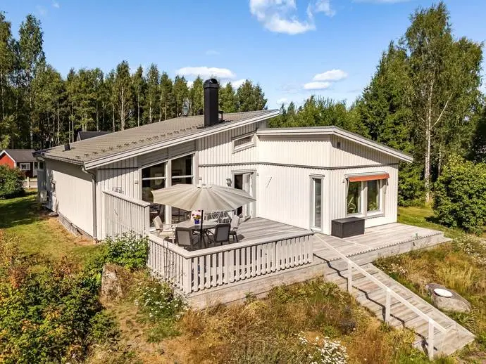Villa, Hagaforsvägen 34. Bild 1 av 20