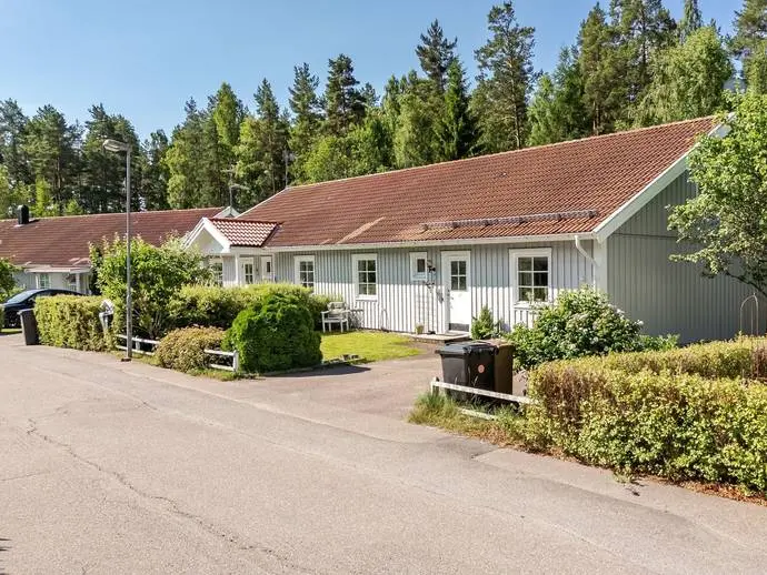 Bild 1 av 20 på Skvattramsvägen 10A