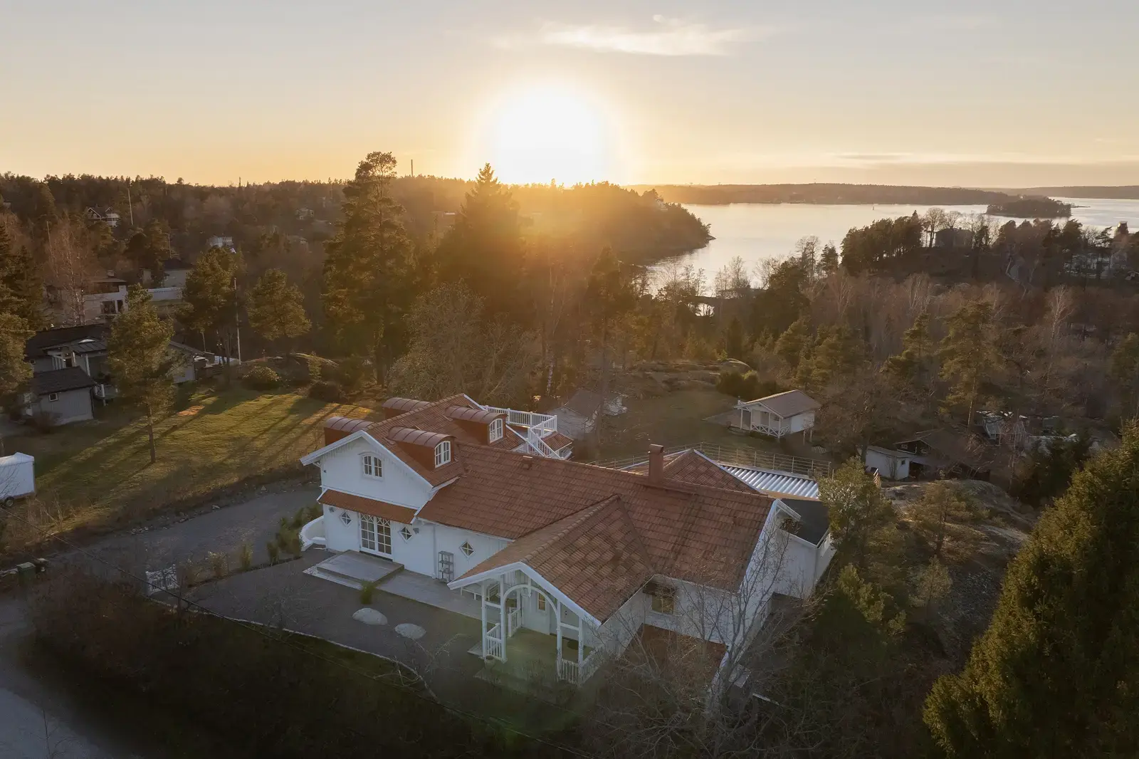 Villa, Dahliavägen 3. Bild 1 av 20