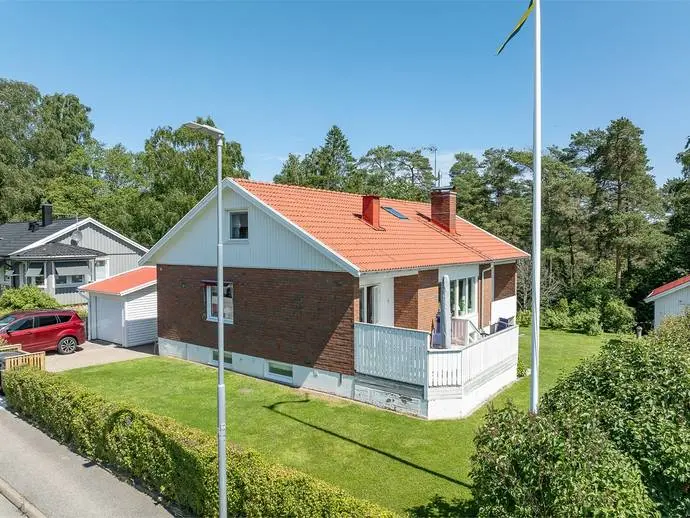 Image 1 of 20 of Smaragdvägen 16