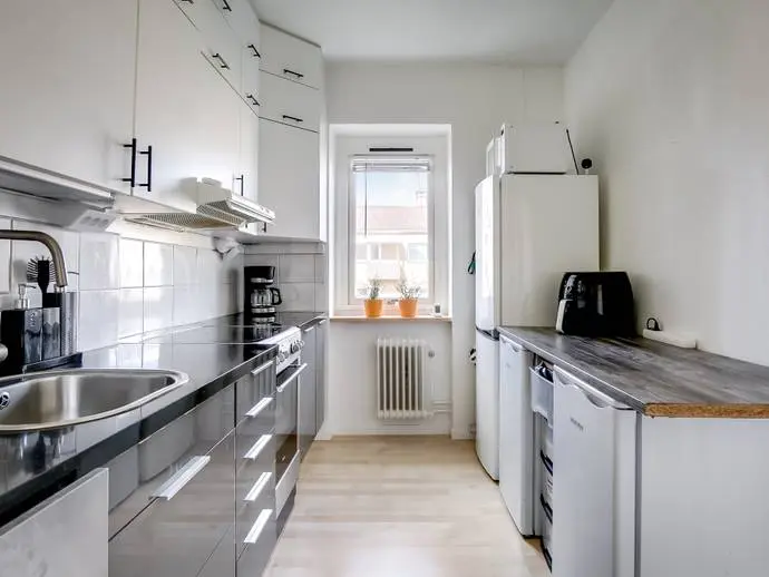 Lägenhet, Hagagatan 50B. Bild 1 av 11
