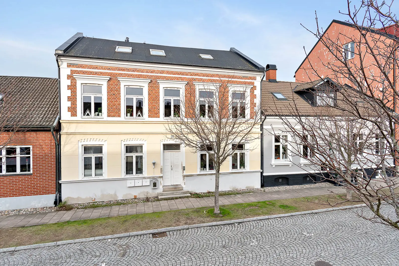 Bild 1 av 19 på Tobaksgatan 35