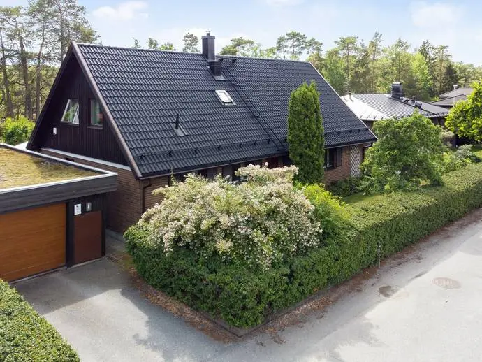 Bild 1 av 20 på Lovisedalshöjden 35