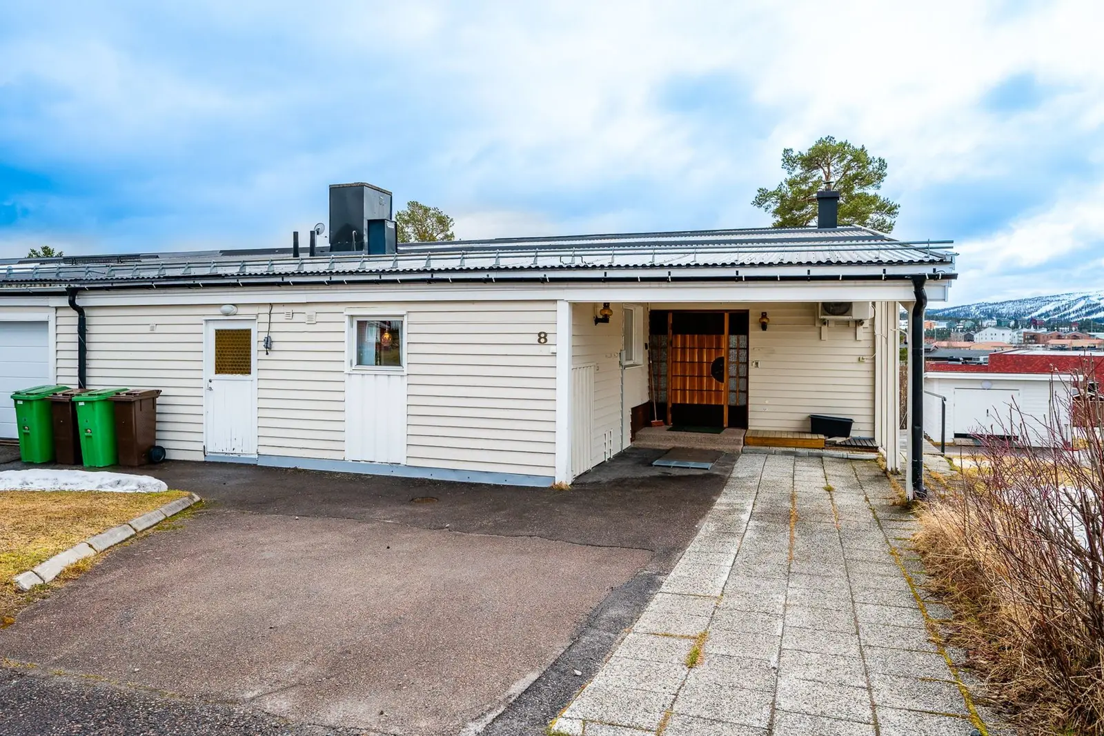 Par-/radhus, Gullrisvägen 8, Gällivare. Bild 1 av 20