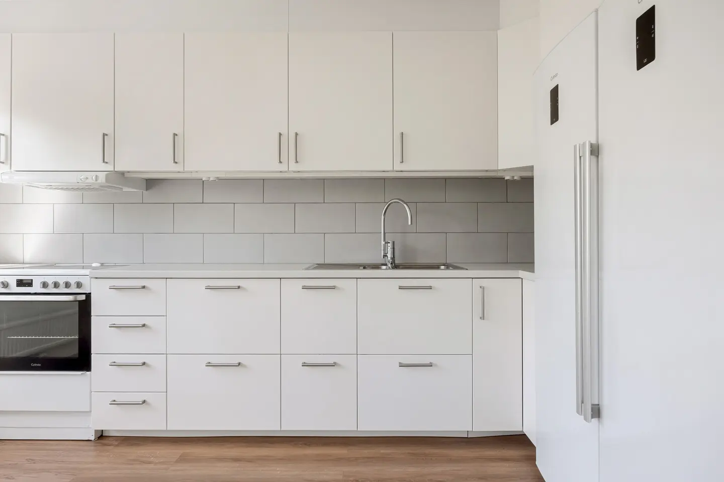 Lägenhet, Hjällbogärdet 42. Bild 1 av 27