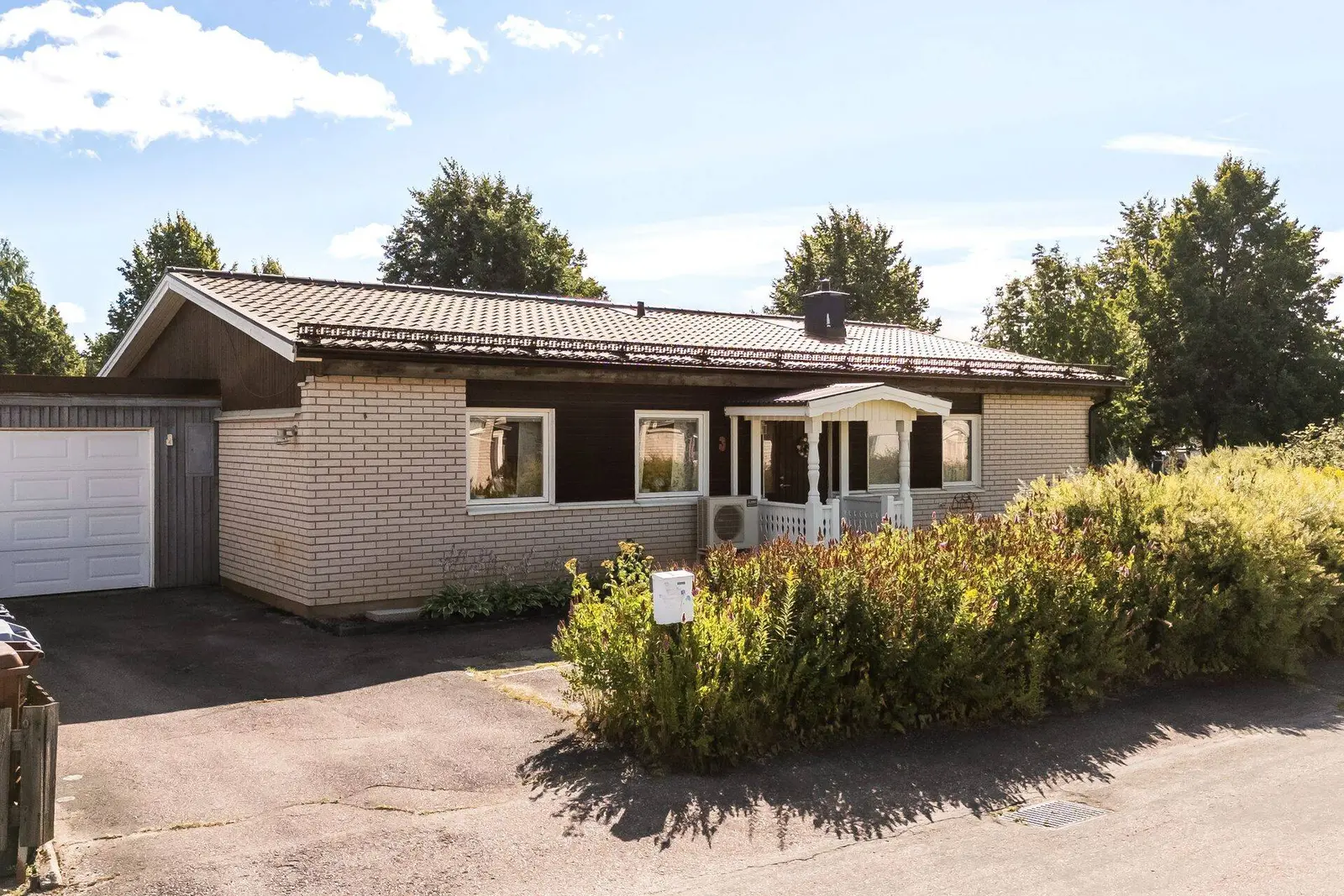 Bild 1 av 20 på Djuragatan 3