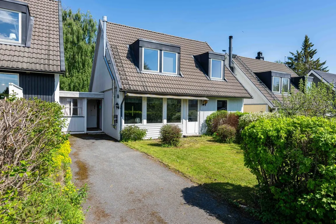 Par-/radhus, Norrgårdsvägen 48B, Östersund. Bild 1 av 3