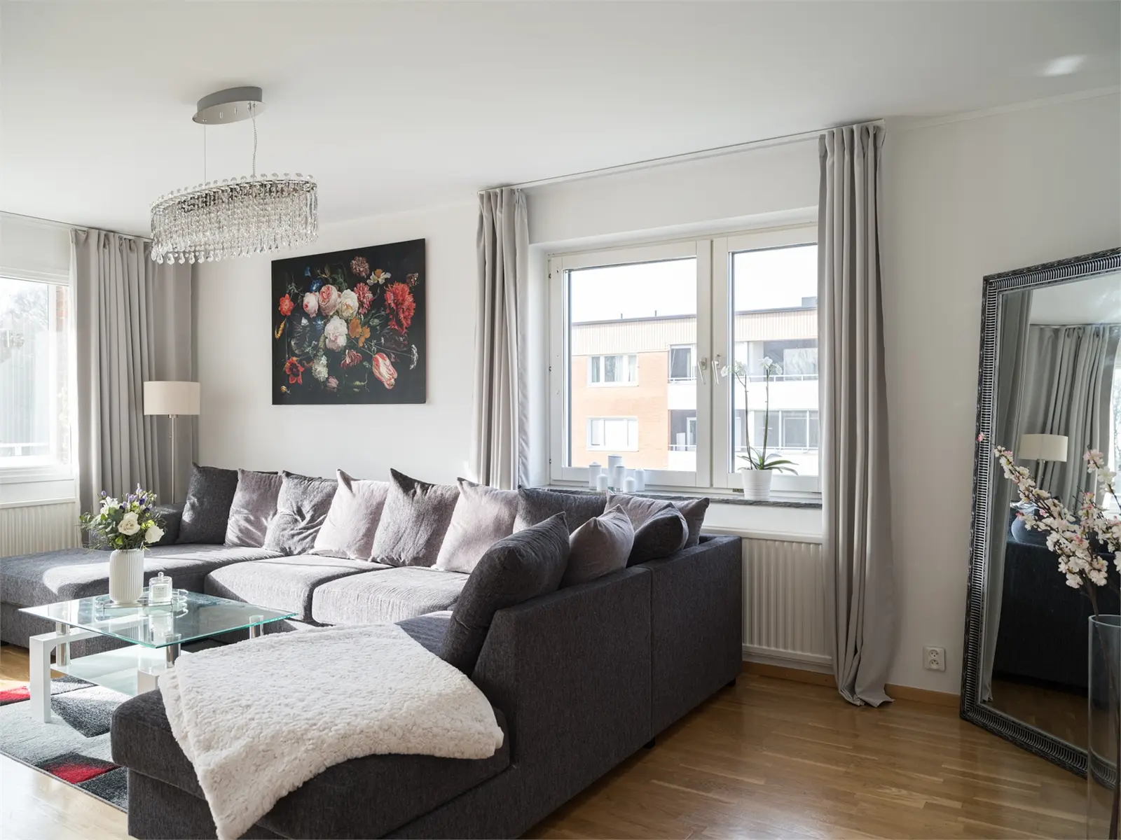 Lägenhet, Gymnasistgatan 11A. Bild 1 av 28