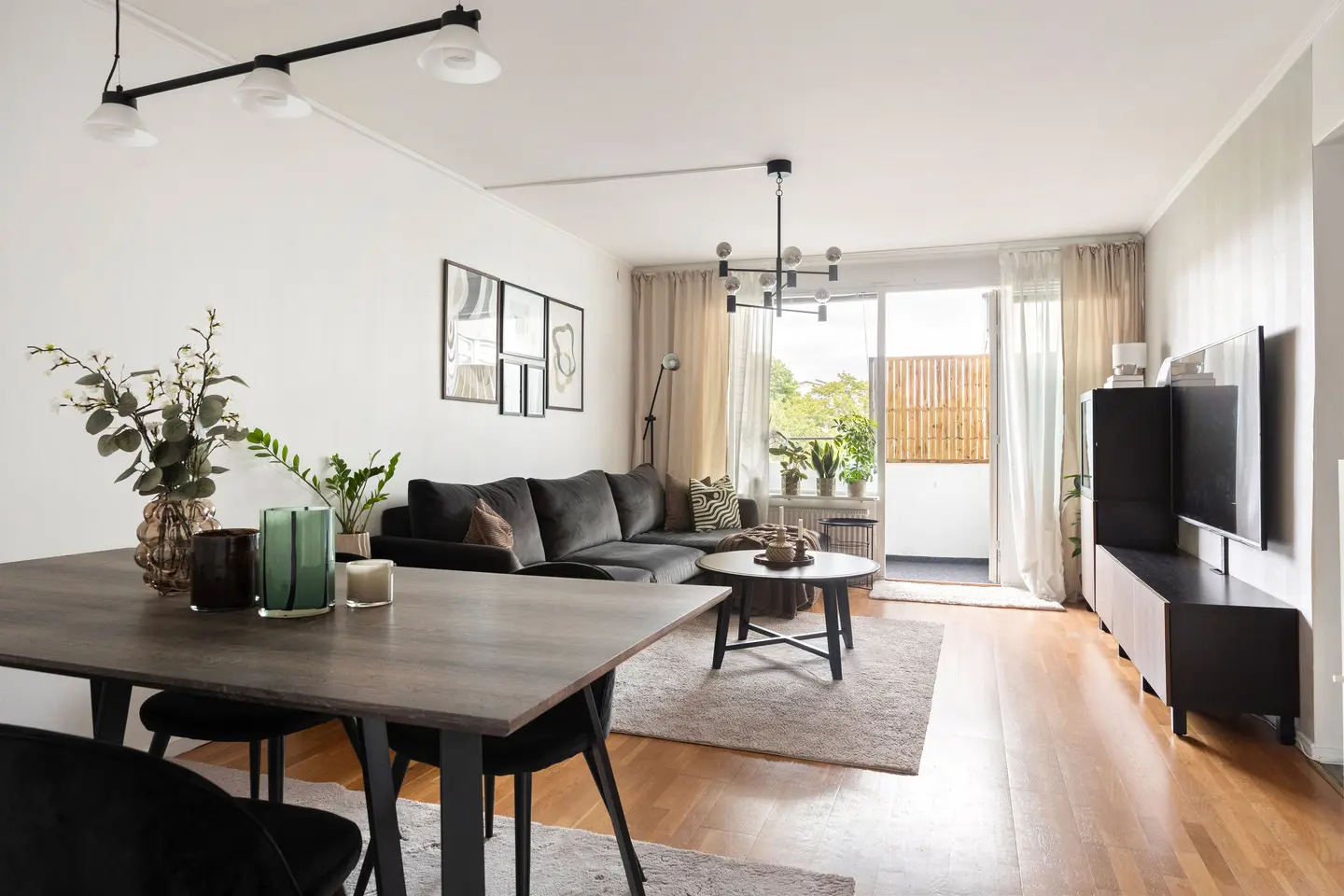 Lägenhet, Hjällbogärdet 48. Bild 1 av 21