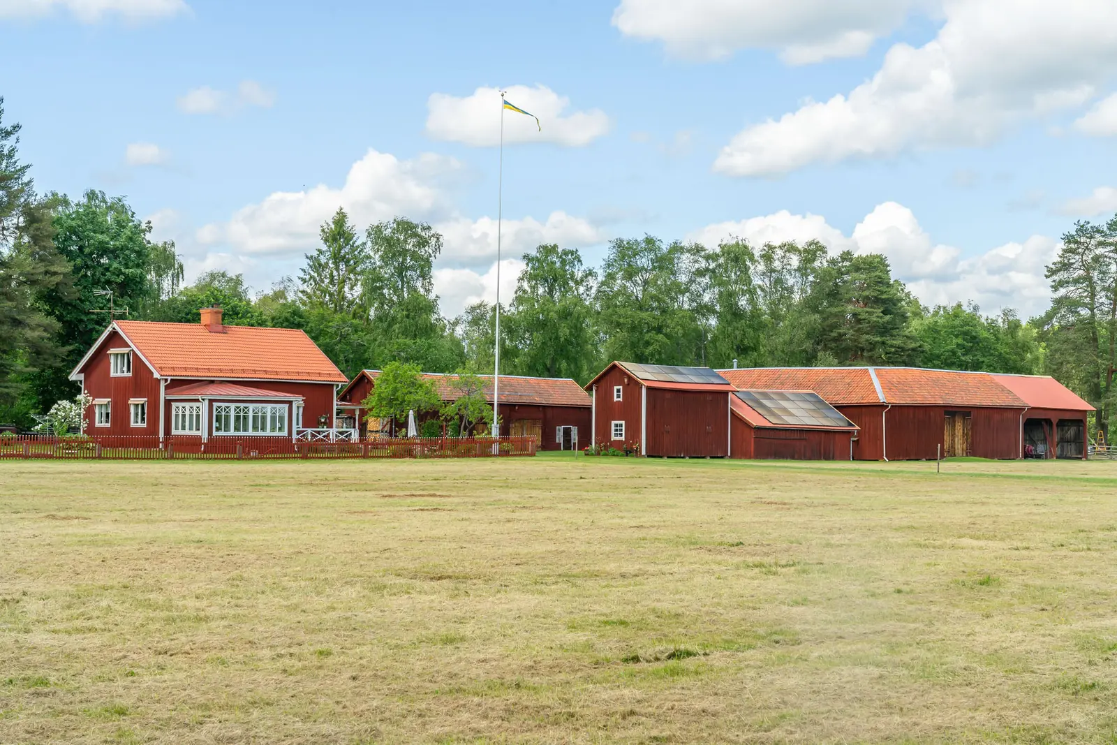 Bild 1 av 40 på Lindan 106