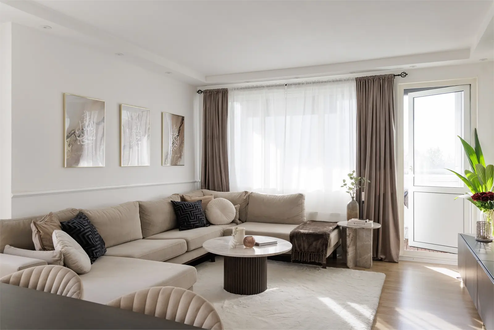 Lägenhet, Serenadgatan 27. Bild 1 av 20