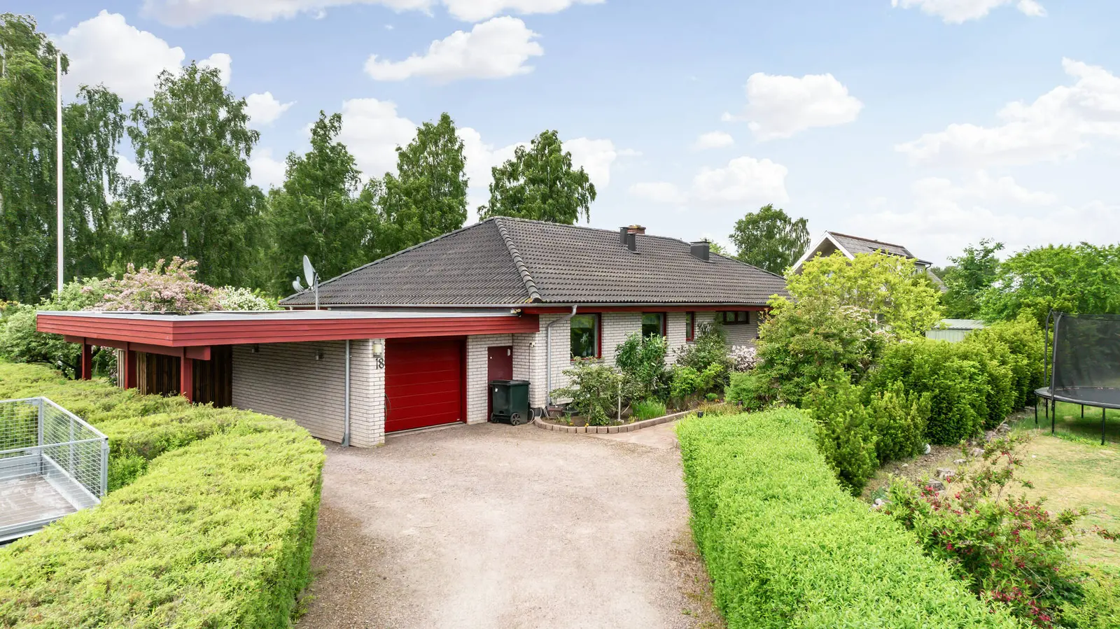 Bild 1 av 20 på Halvbacksgatan 18