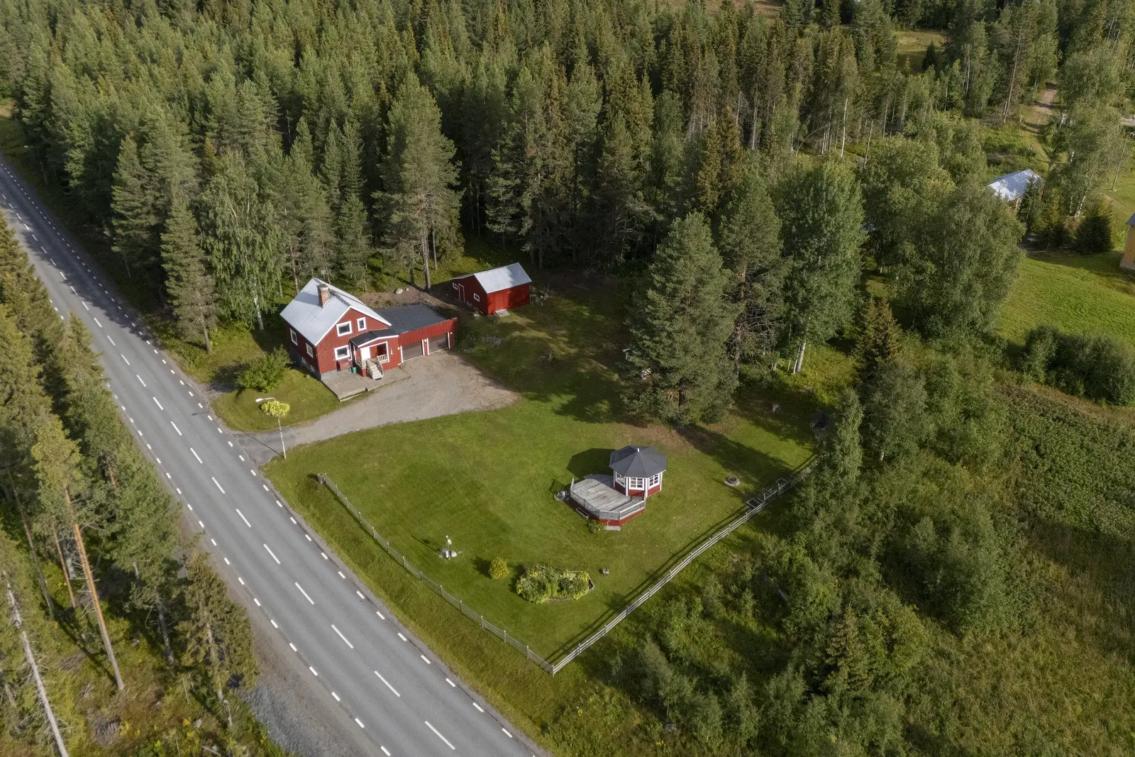 Image 1 of 20 of Mörttjärn 25