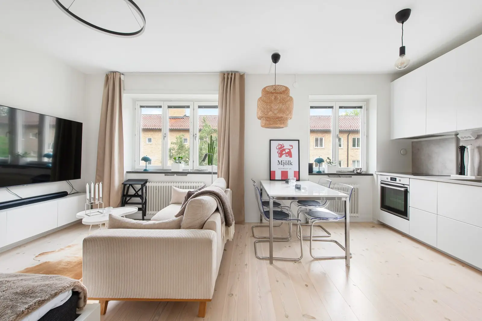 Apartment, Bårdgränd 14, Stockholm. Photo 1 of 36