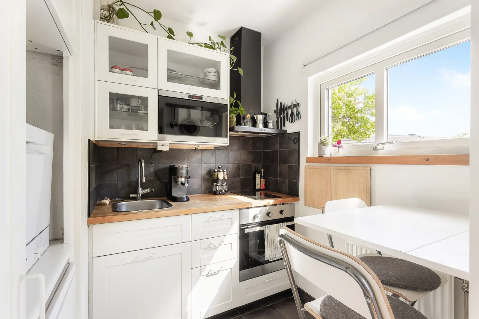 Lägenhet, Arvid Mörnes väg 36, Stockholm. Bild 1 av 40