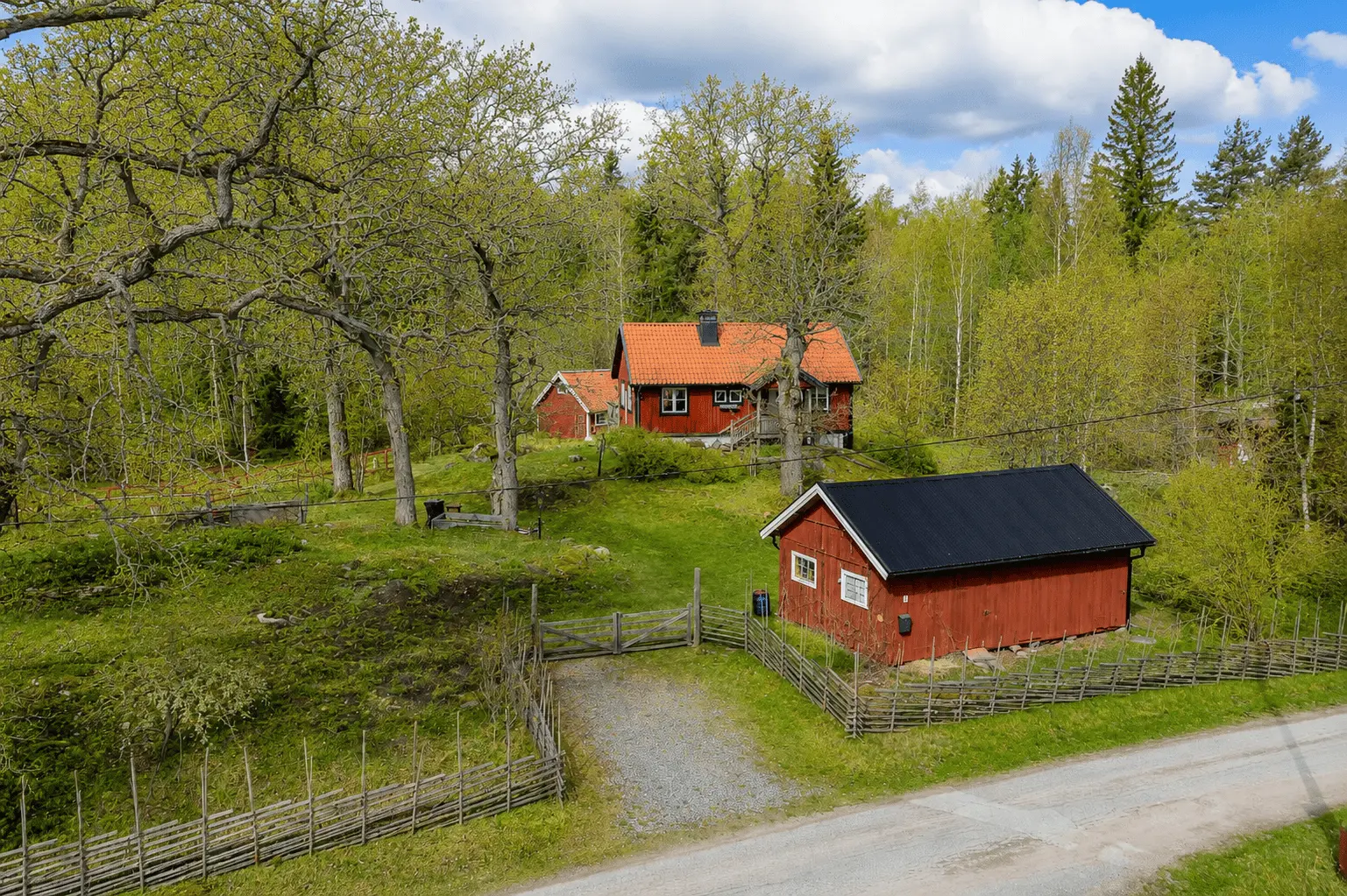 Bild 1 av 20 på Knektuddsvägen 2