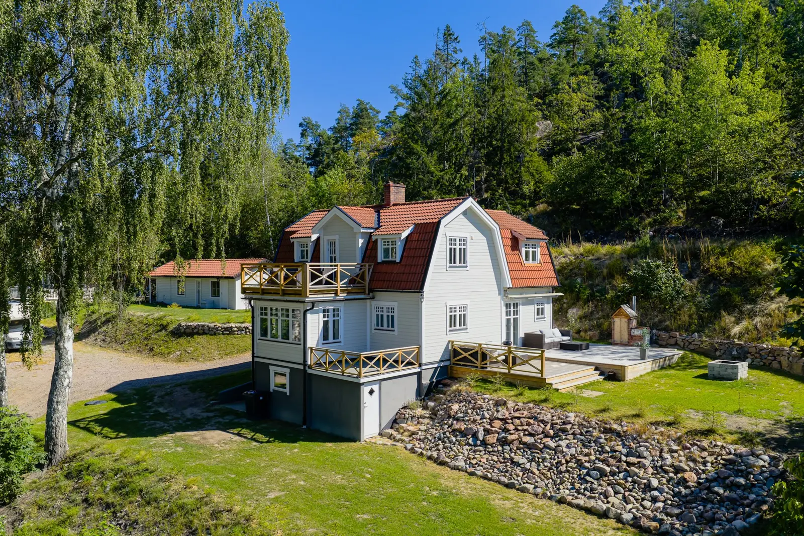 Bild 1 av 40 på Linanäsvägen 77