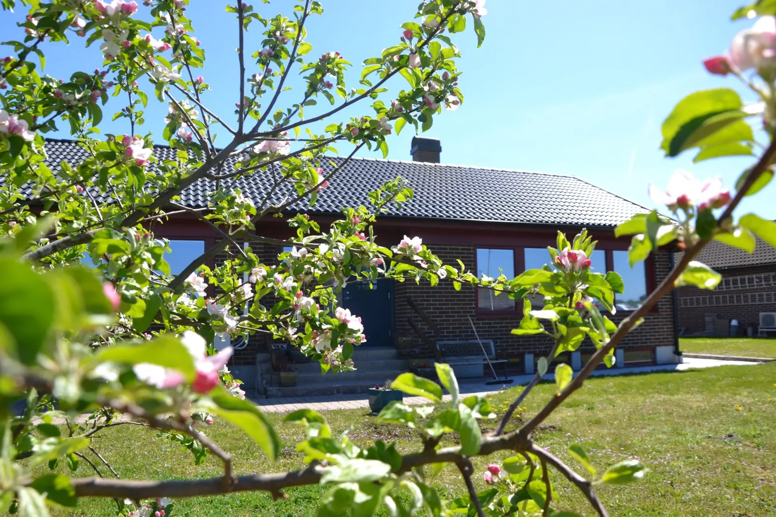 Bild 1 av 39 på Kärnyxvägen 2