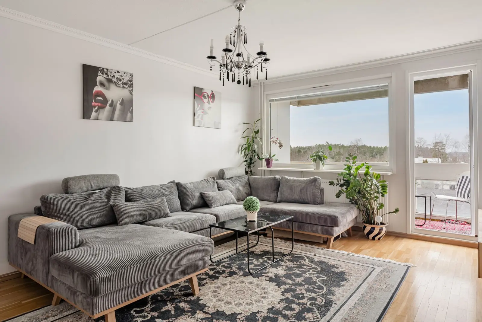 Lägenhet, Radarvägen 3, Täby. Bild 1 av 40