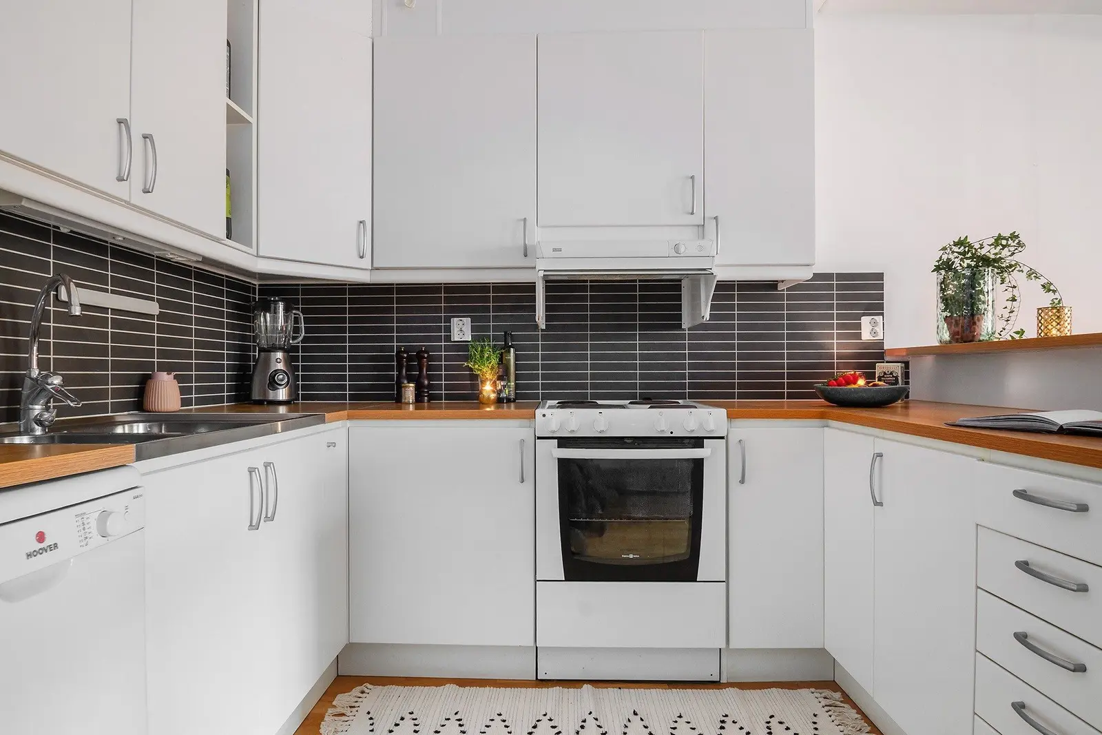 Apartment, Skebokvarnsvägen 376, 1tr, Stockholm. Photo 1 of 19