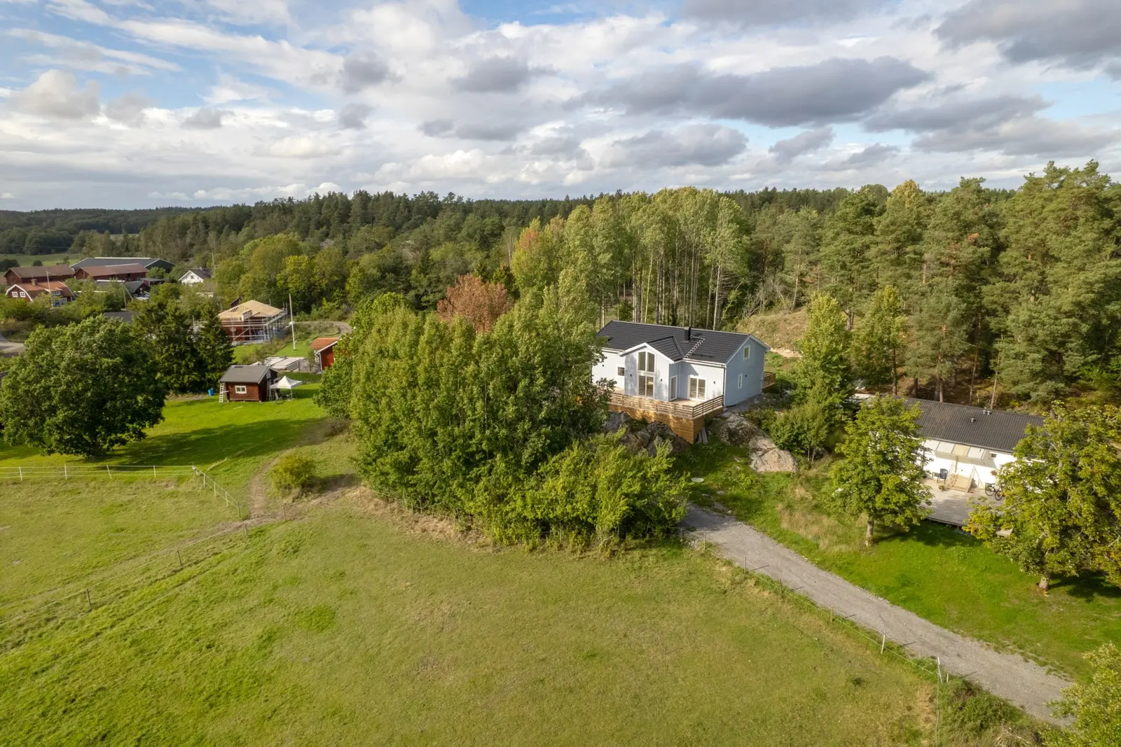 Image 1 of 17 of Gryts gård 2C