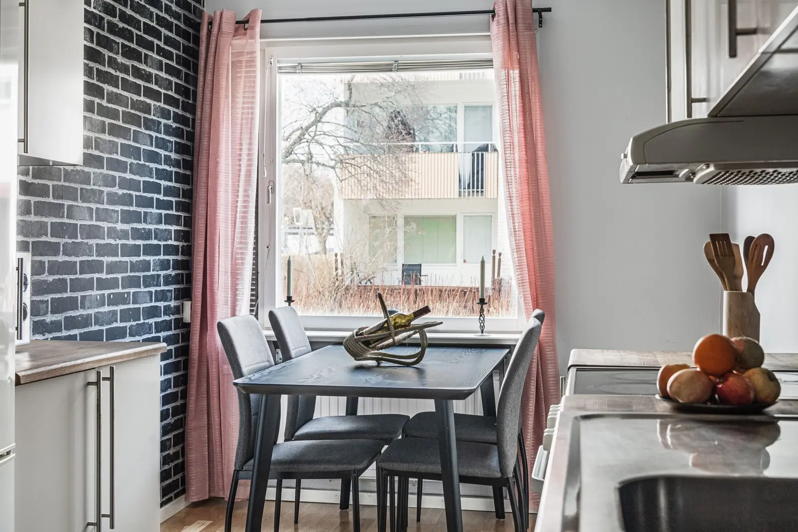 Lägenhet, Hjortronvägen 115, Upplands-Bro. Bild 1 av 18