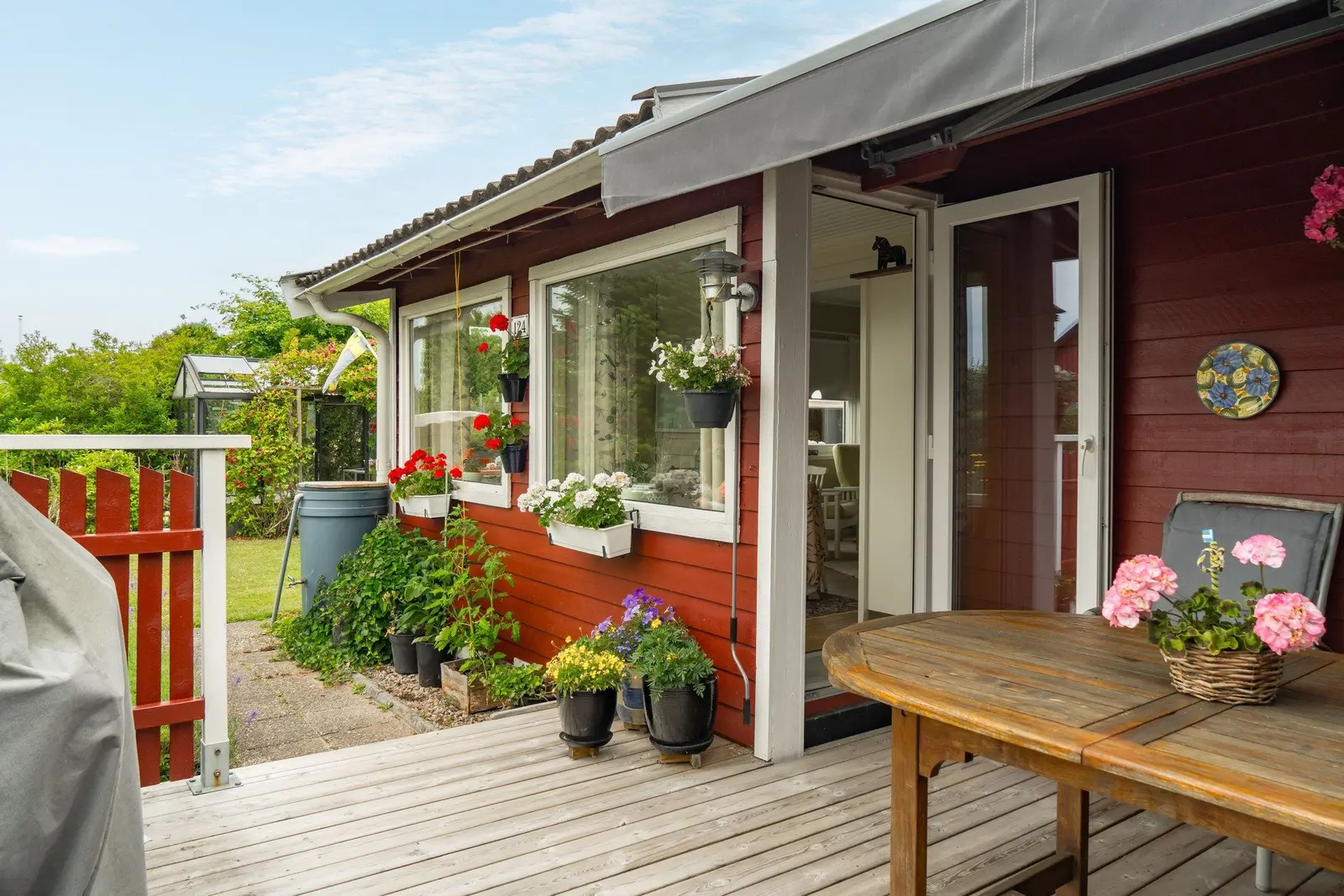 Bild 1 av 17 på Stenbockens Sommarby nr 124
