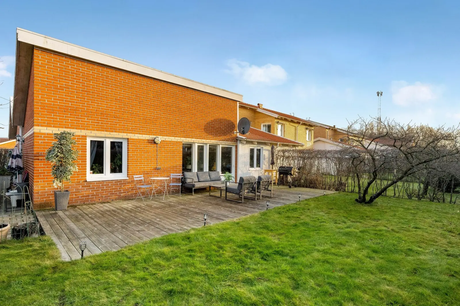 Villa, Mölledalsgatan 175, Malmö. Bild 1 av 24