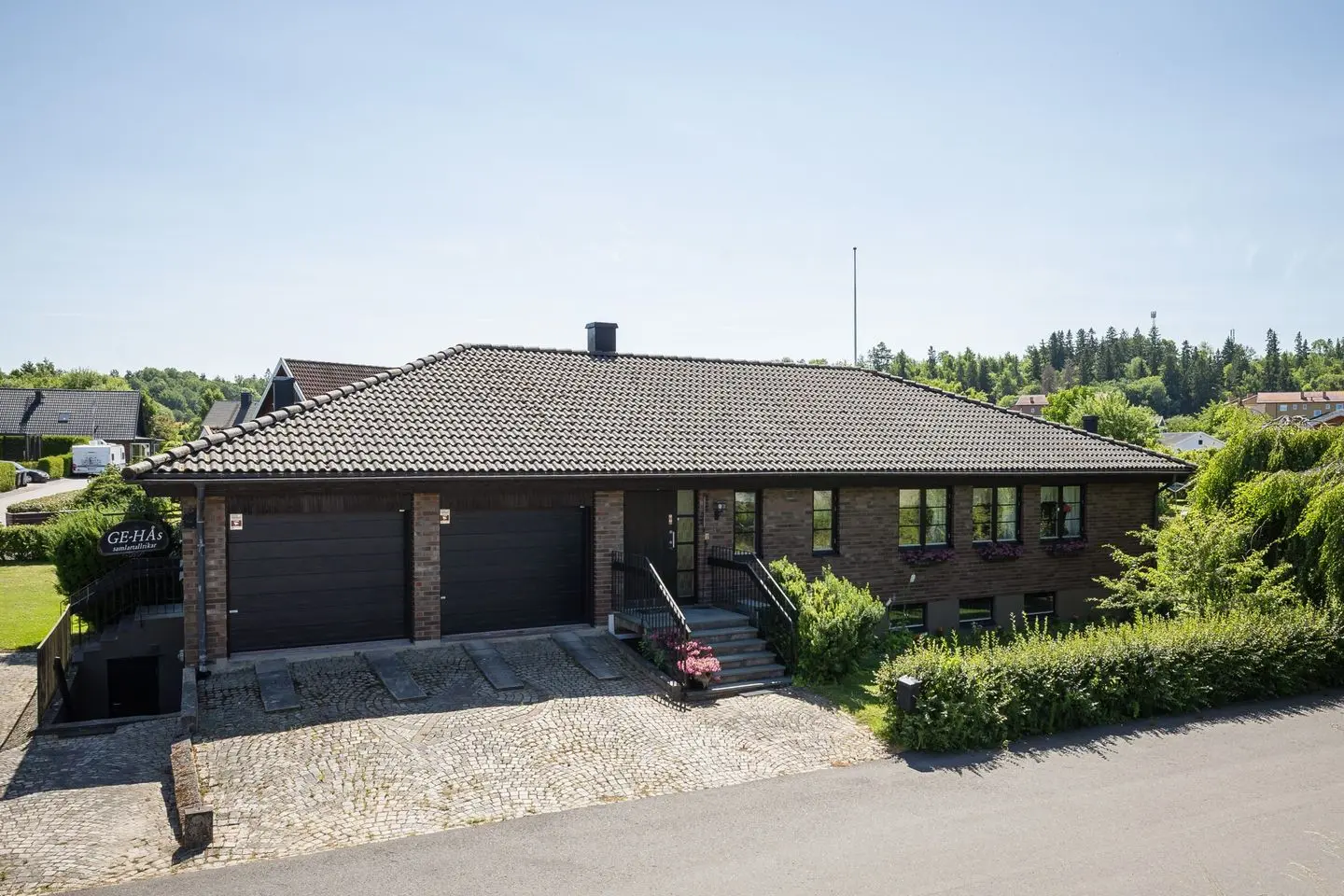 Bild 1 av 36 på Krokvägen 1A