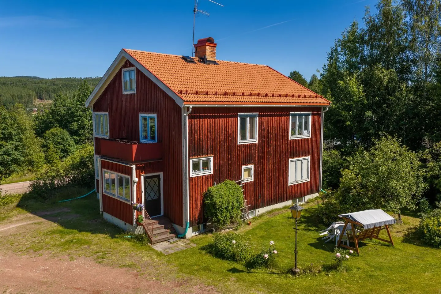 Villa, Väsavägen 15 & 14, Älvdalen. Bild 1 av 64