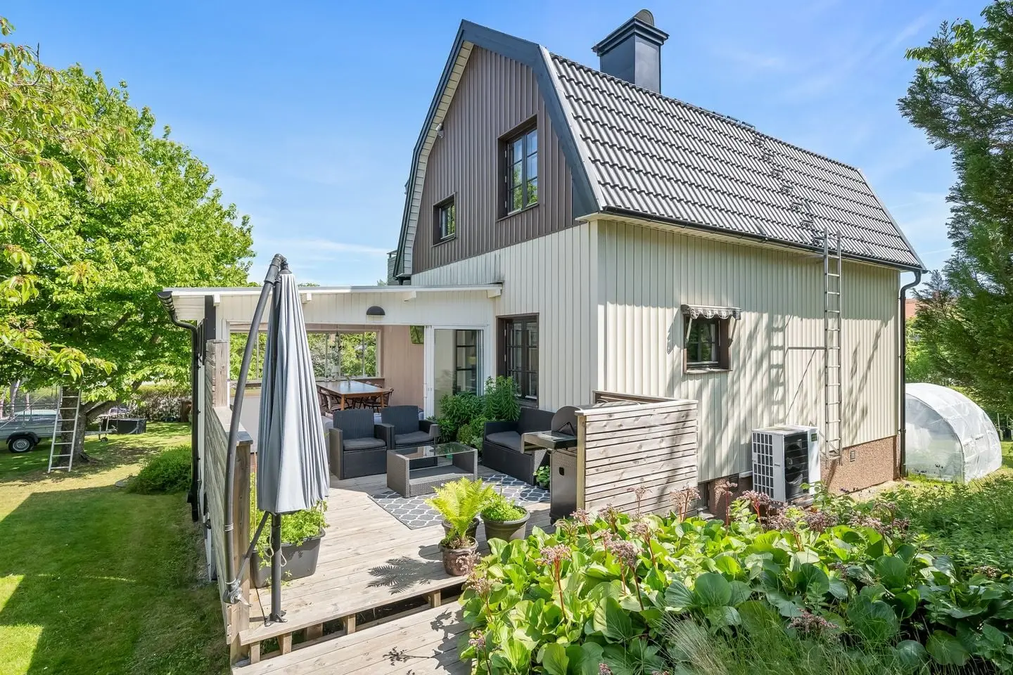 Villa, Vikingavägen 31, Nynäshamn. Bild 1 av 40