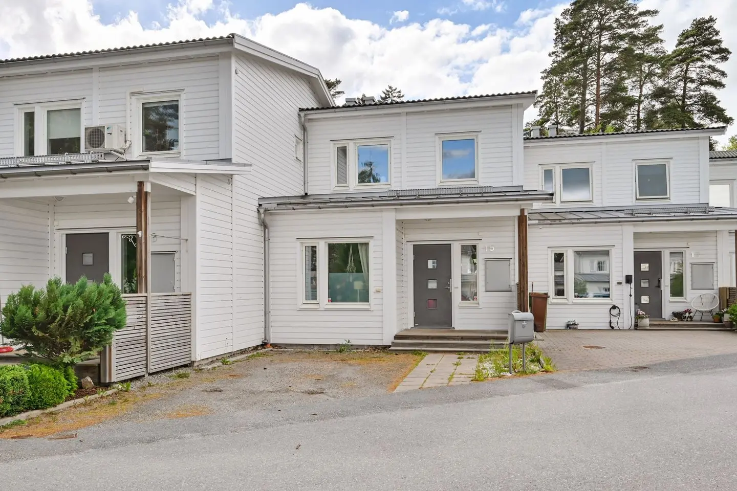Par-/radhus, Syster Annas väg 15, Upplands Väsby. Bild 1 av 32