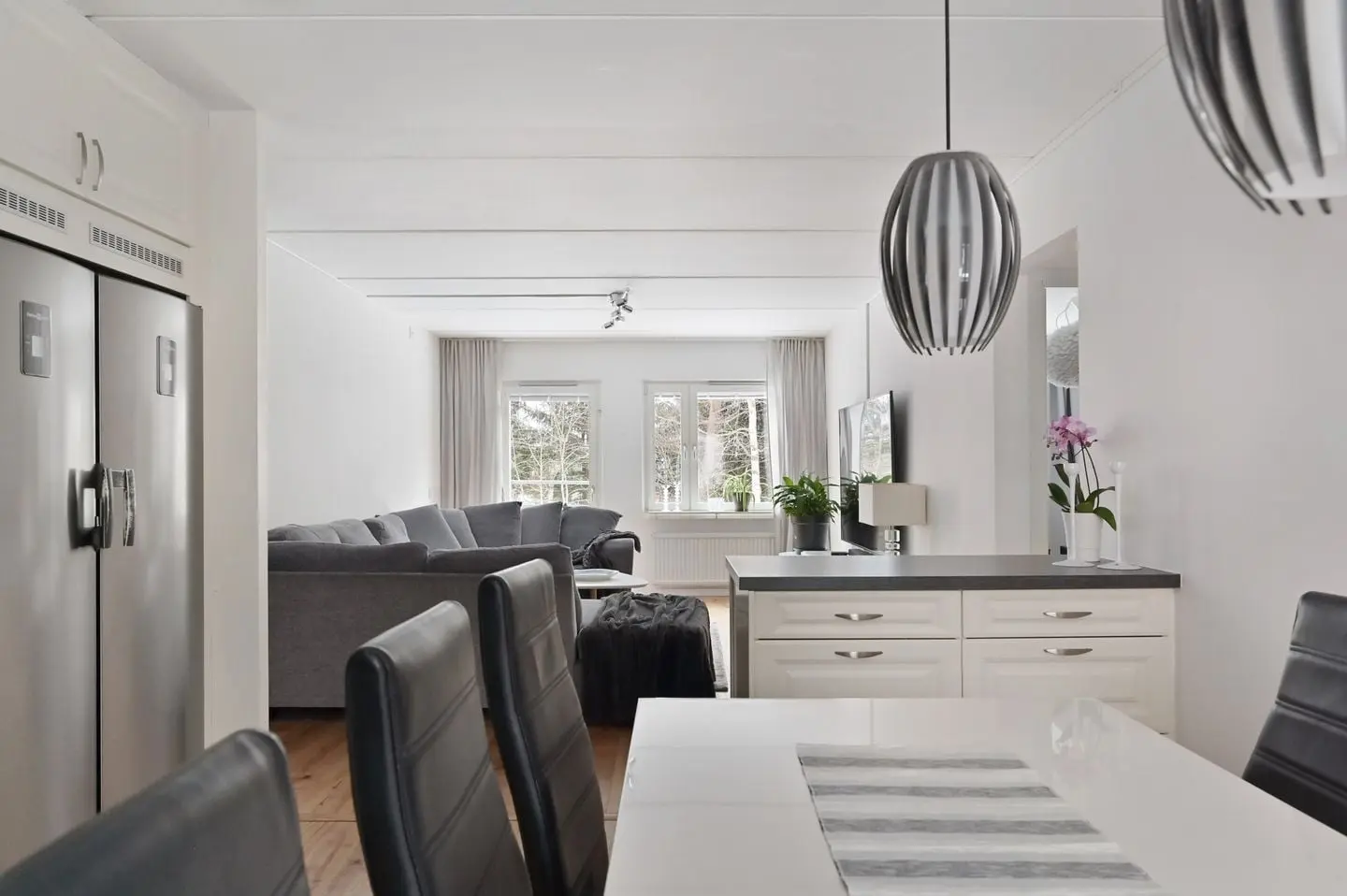 Bild 1 av 31 på Vallavägen 18