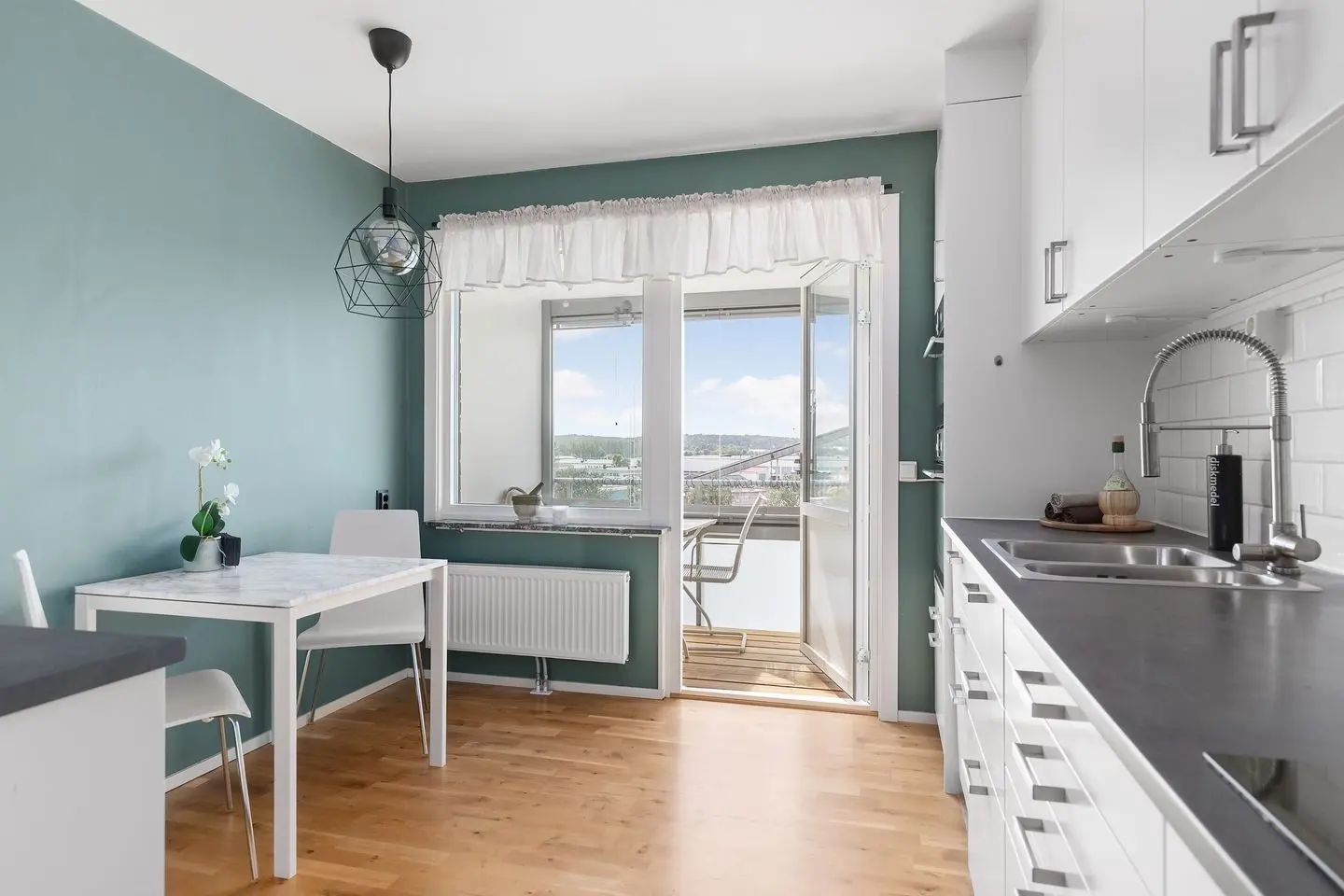Bild 1 av 24 på Rosengatan 12