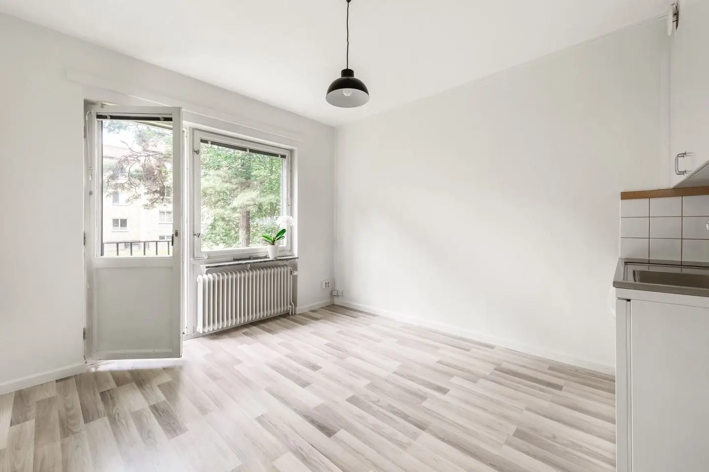 Apartment, Jönåkersvägen 7, Stockholm. Photo 1 of 36