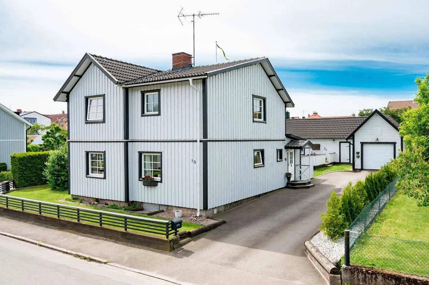 Bild 1 av 38 på Skolgatan 15