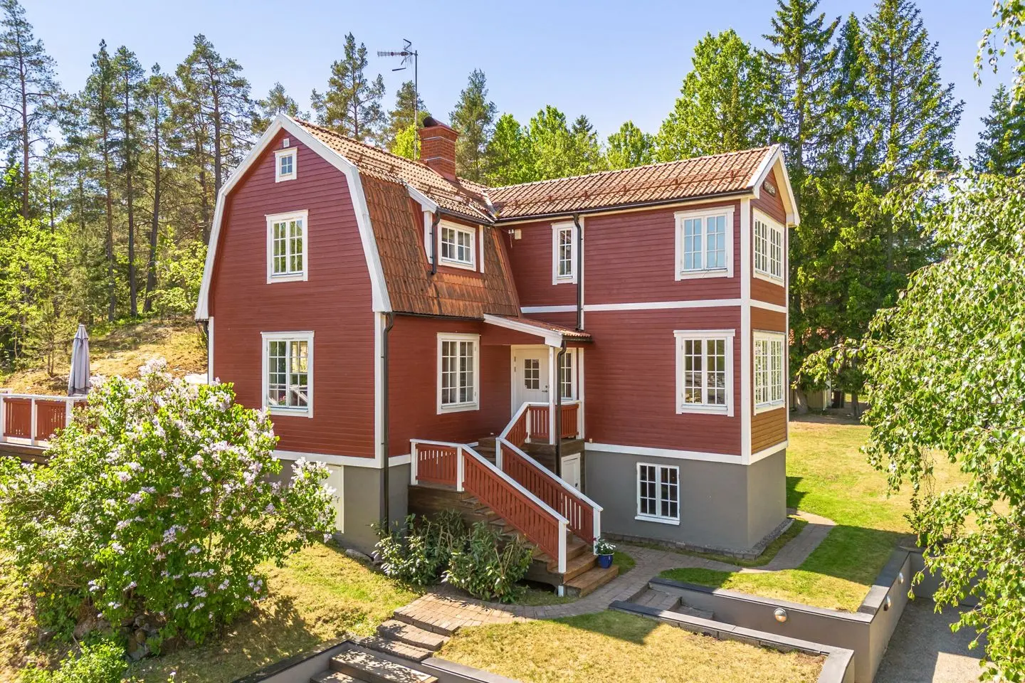 Villa, Björnmossevägen 2, Huddinge. Bild 1 av 78
