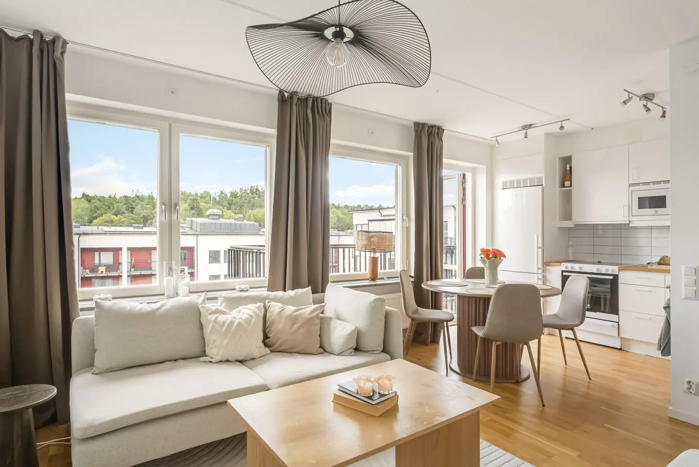 Lägenhet, Vantörsvägen 283, Stockholm. Bild 1 av 38