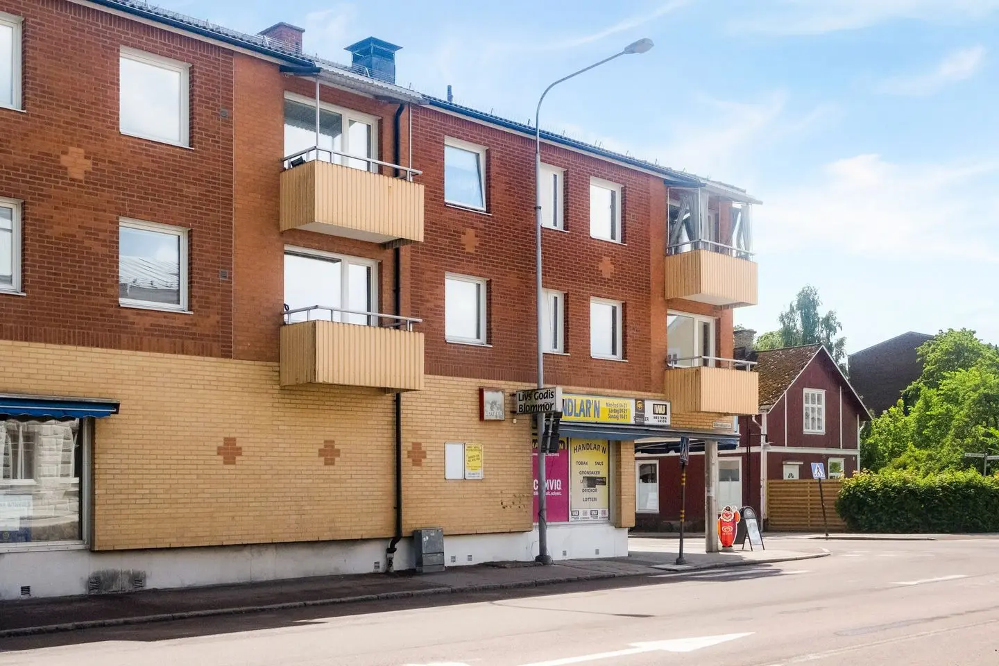 Image 1 of 18 of Västra Storgatan 16A