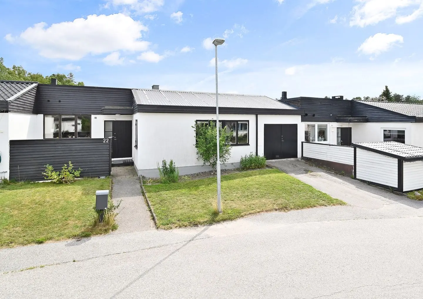Image 1 of 23 of Brogränd 22