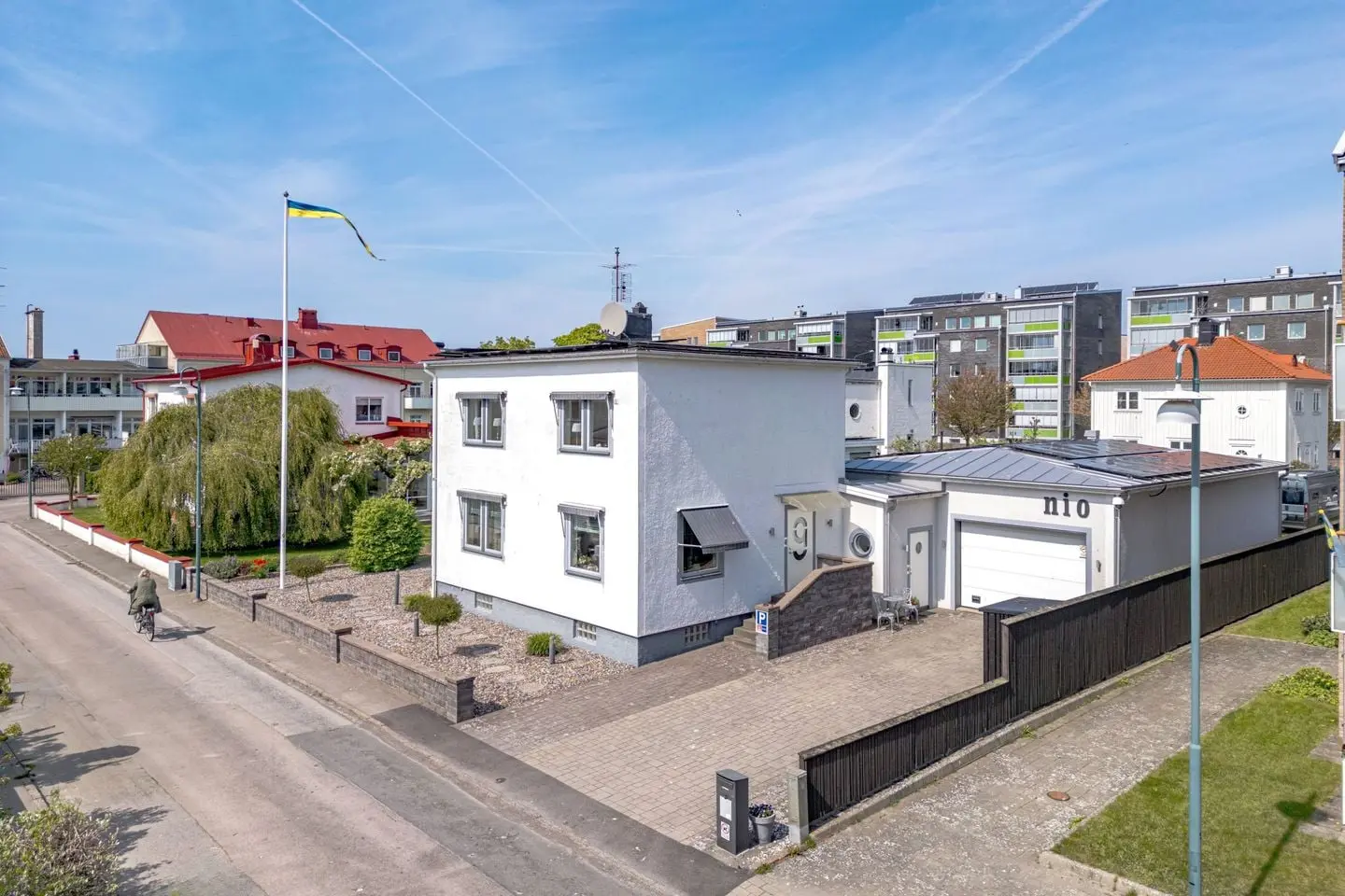 Villa, Alegränd 9, Falkenberg. Bild 1 av 57