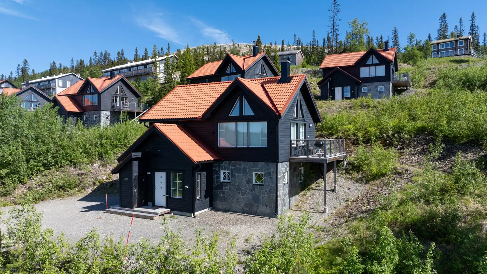 Lägenhet, Vemdalsskalet Klockarfjällsvägen 200, Härjedalen. Bild 1 av 35