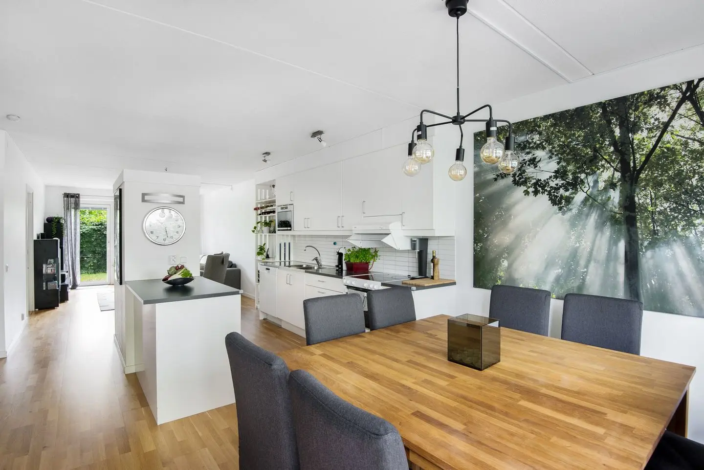 Apartment, Ågesta Broväg 63, Stockholm. Photo 1 of 39