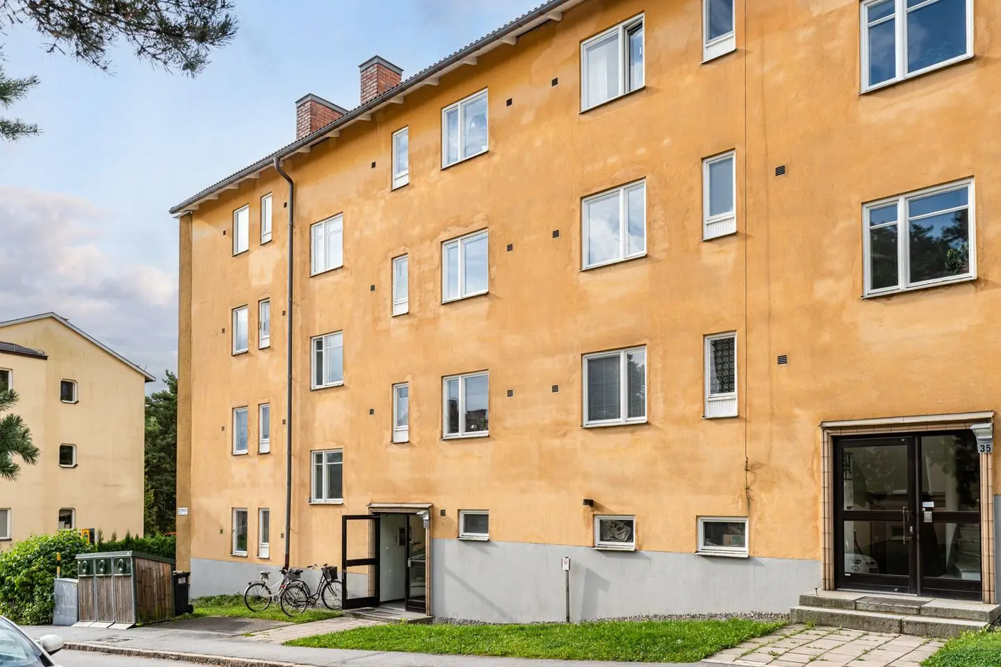Apartment, Inteckningsvägen 33, Stockholm. Photo 1 of 41